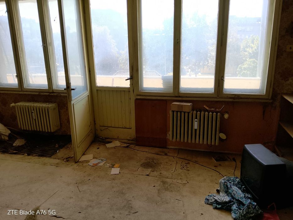 1299-Продава се тристаен разширен апартамент в кв. "Възраждане"