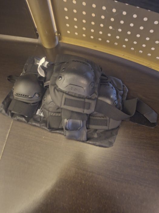 Echipament protecție genunchi coate mâini  200lei