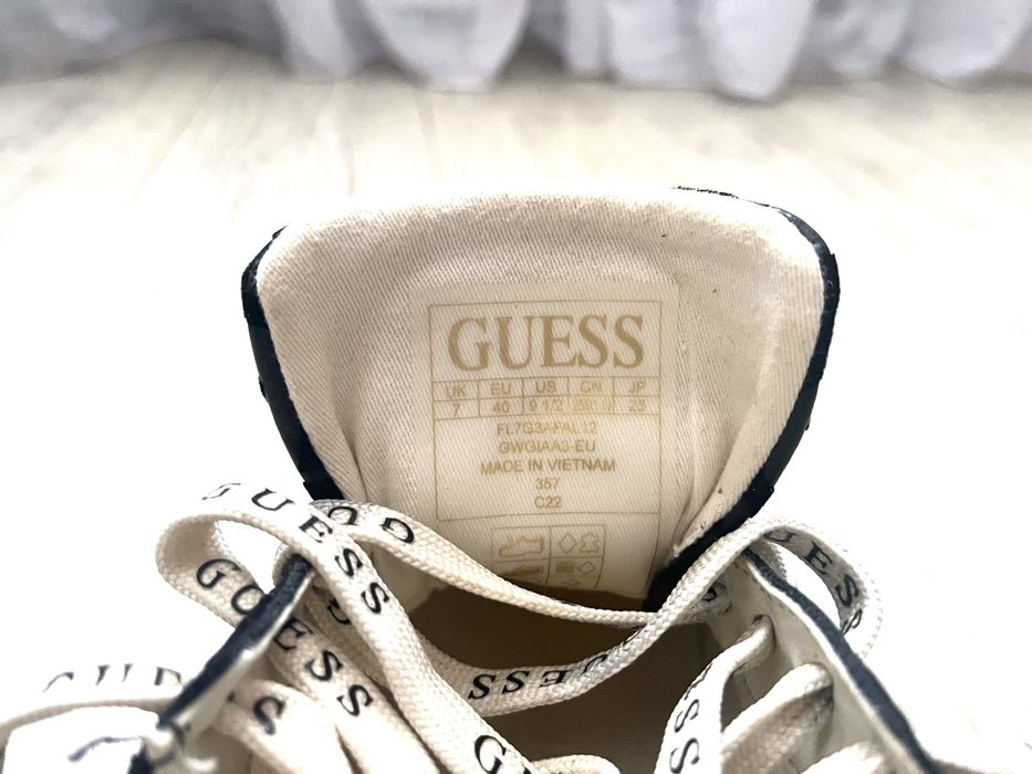 VAND Adidasi Guess mar.40 originali