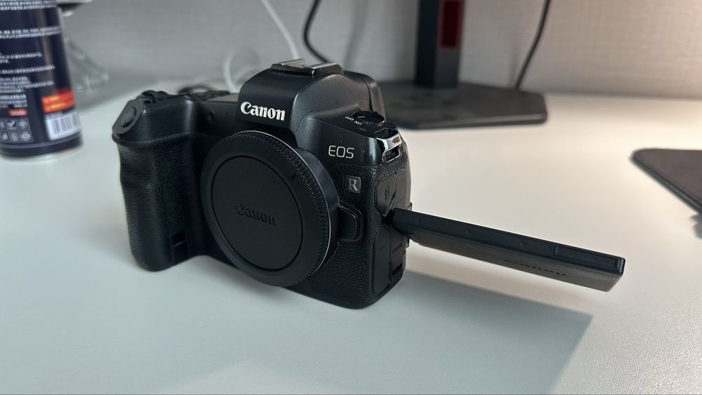 Продам Canon eos R