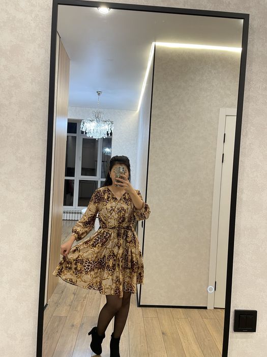 Красивое атласное платье