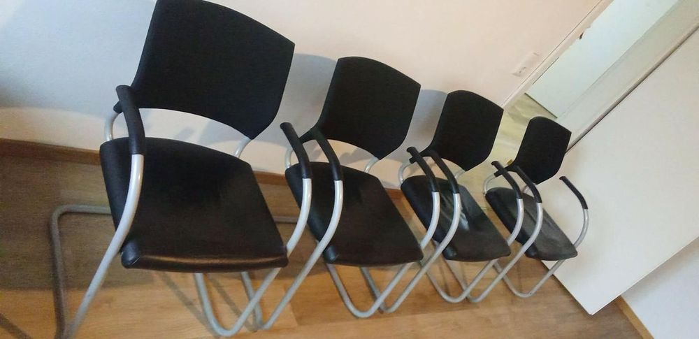 Masa extensibila cu 4 scaune