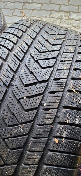 Pirelli 325/40/22  Зимни- 2броя