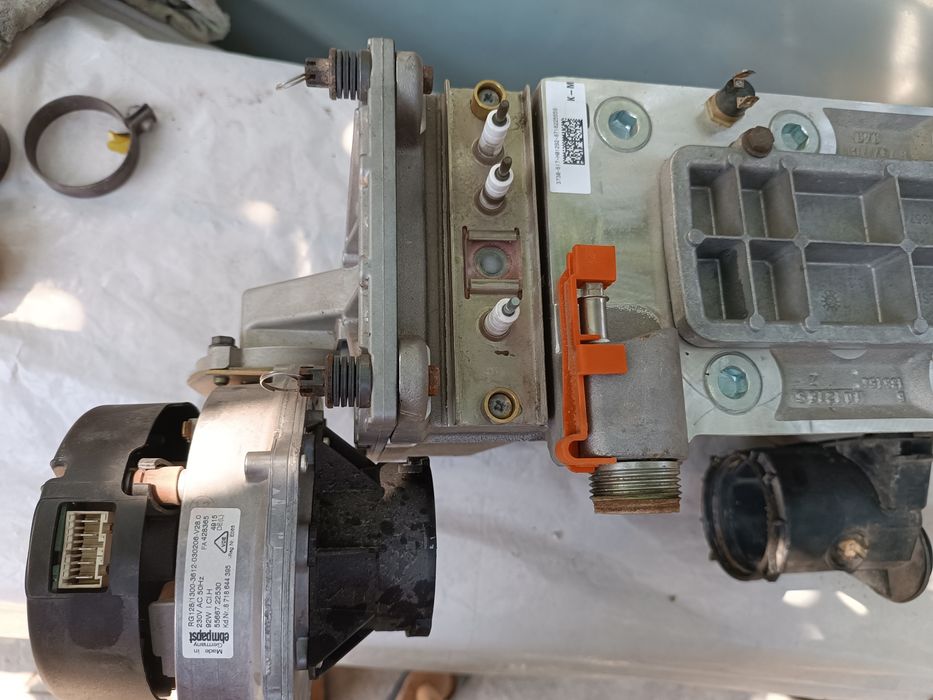 Dezmembrez centrala Bosch 35kw  condens