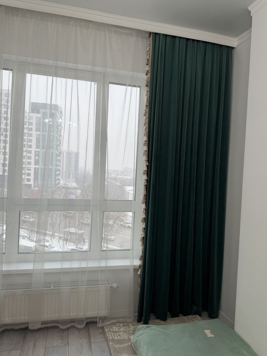 Шторы велюровые продам