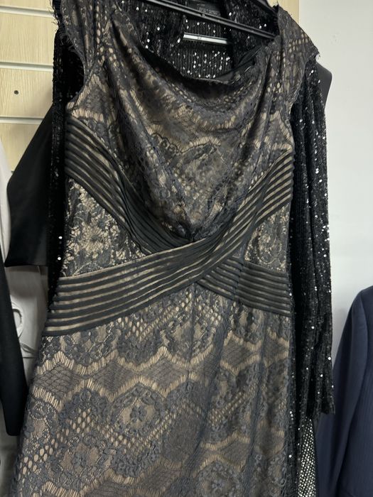 Платья вечерние