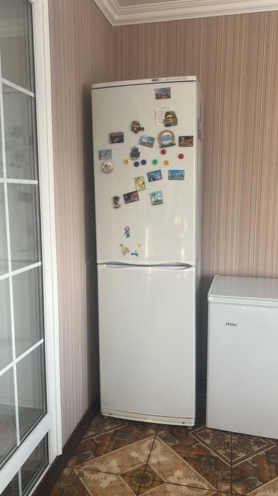 Продам холодильник Атлант, высота 2метра.