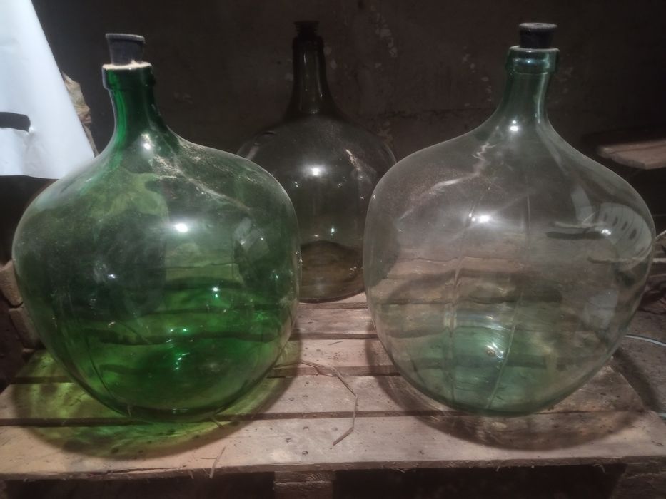 3 damigene din sticla  cu perete gros ,volum 50l
