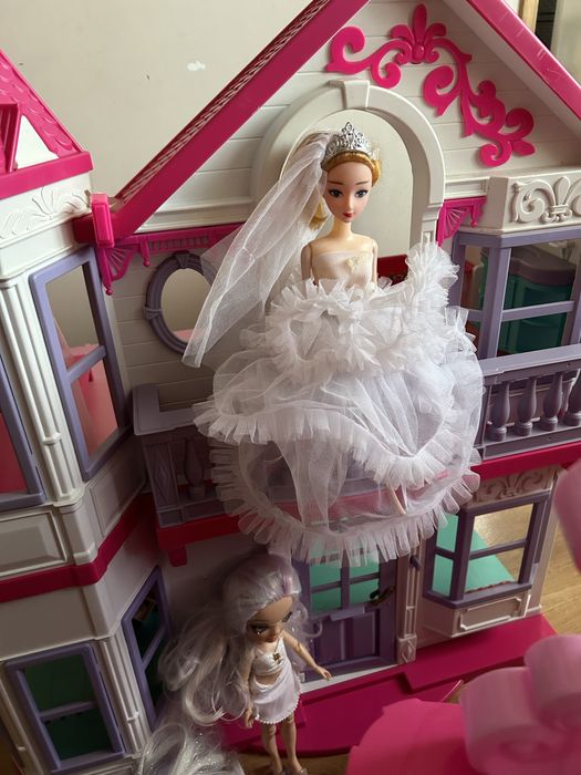 Къща за кукли, гримьорна, кукли, пъзели, игри