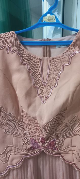 Платье нарядное,красивое