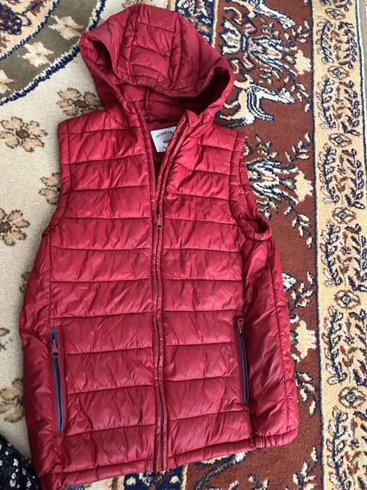 8000тг.Безрукавка для девочки