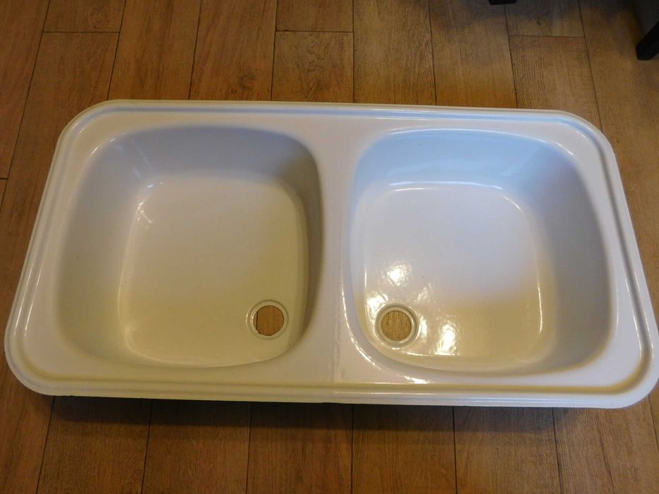 Chiuvetă albă, metalică, 2 cuve – nouă, 230 lei negociabil
