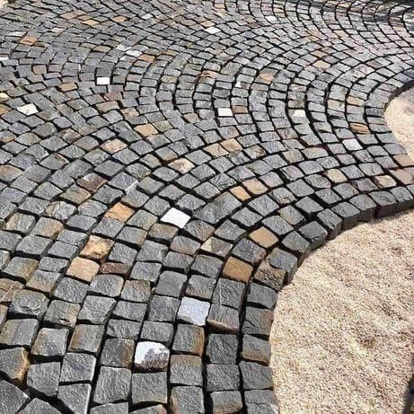 Vând piatră și montez