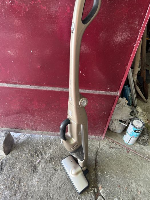 Vând aspirator vertical boss 18 V 2in1l fără ca