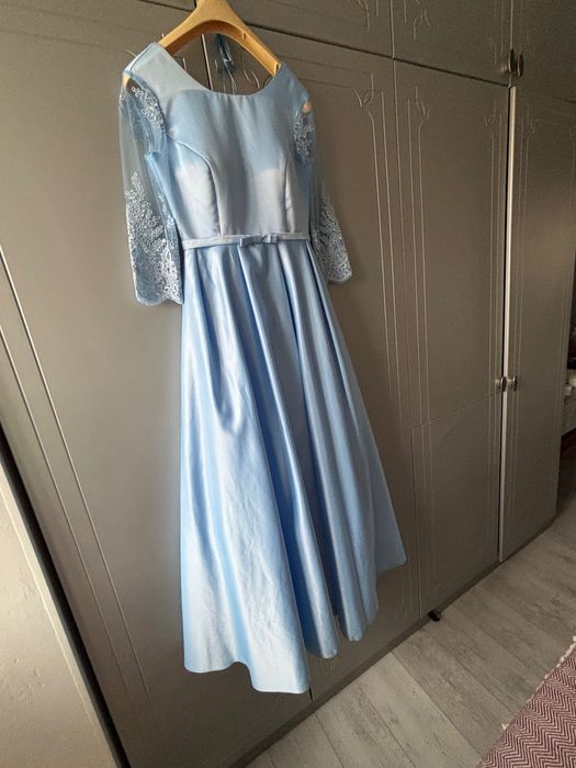 Длинное голубое платье вечерние