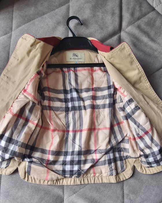 Продам плащи и кроссовки