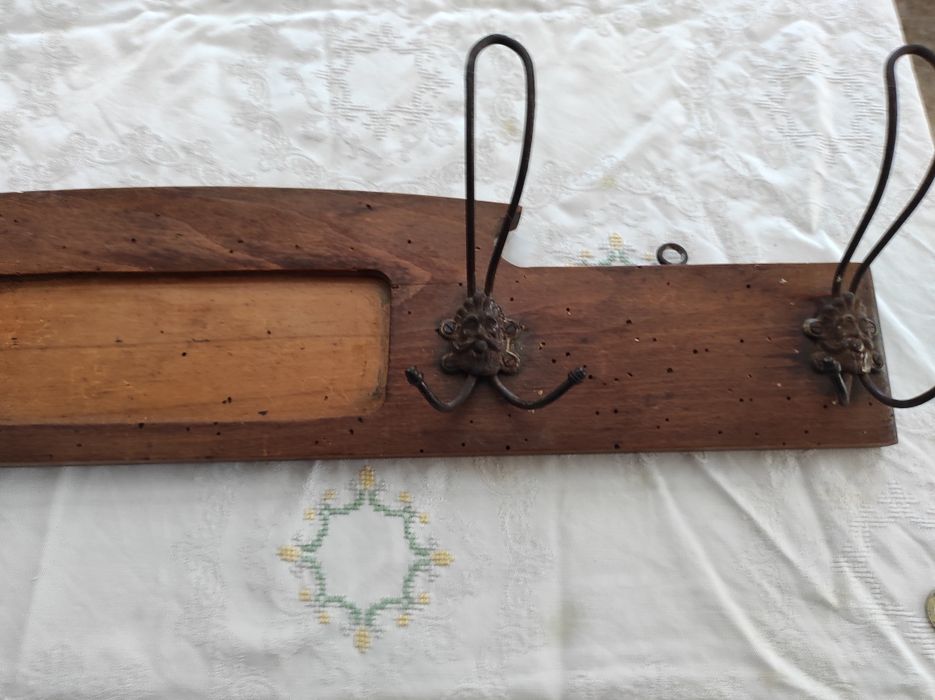 Стара  дървена закачалка
