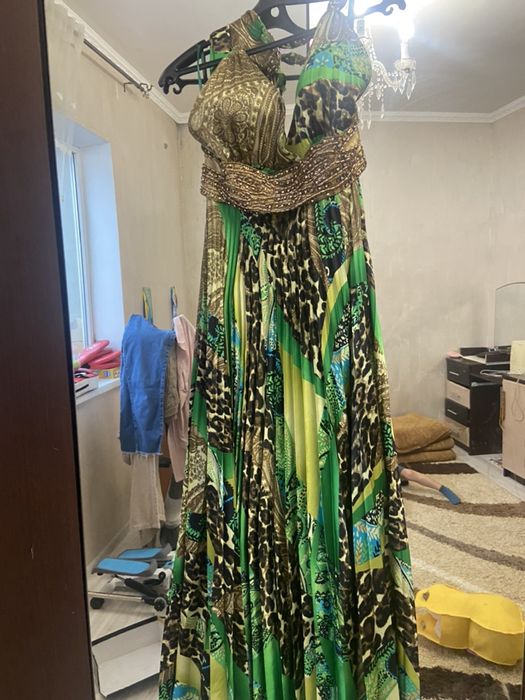 Вечернее платье со стразами