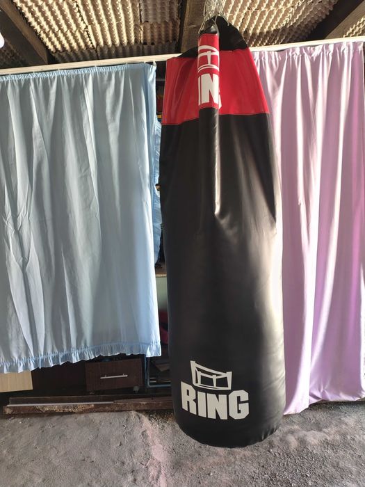 Vând sac de box nefolosit