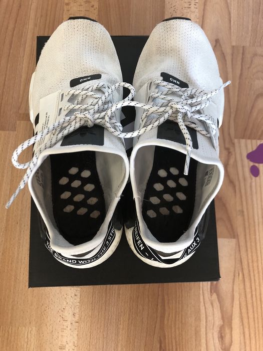 Маеатонки Adidas NMD R1 V2