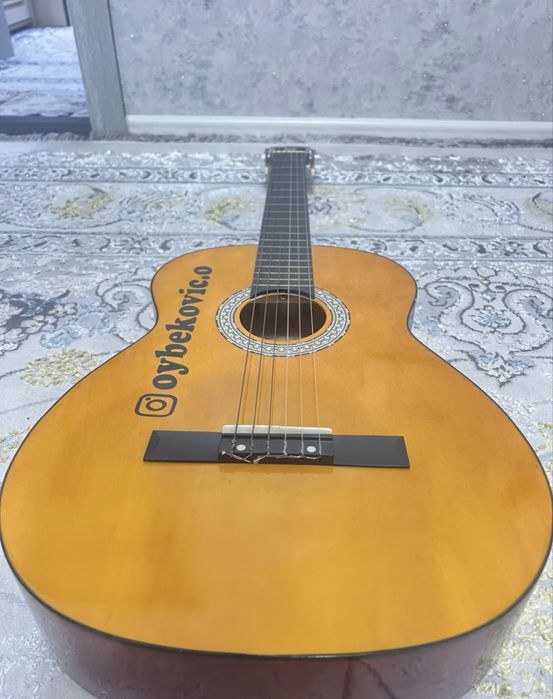 Classic gitara sotiladi