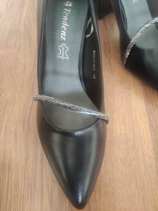 Официални обувки с дебел ток