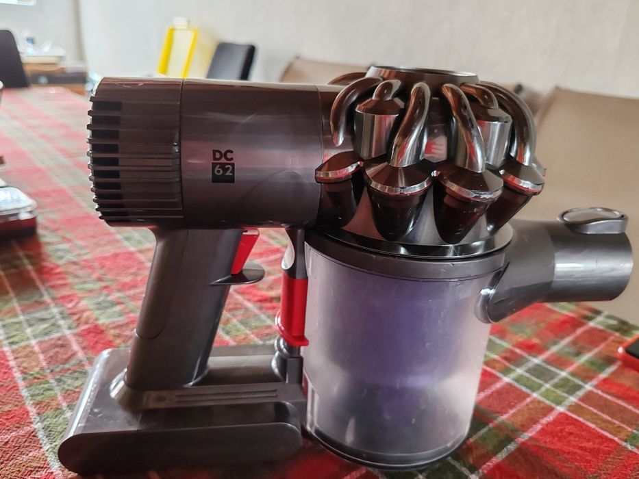 Dyson DC62 cu baterie obosită