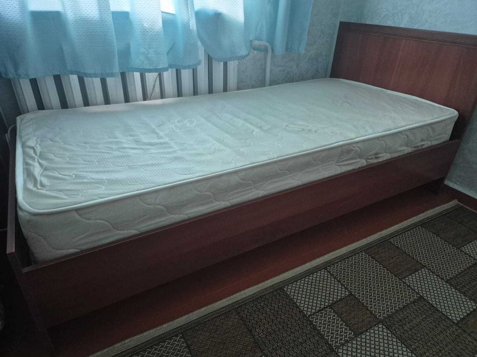 Кровать с матрасом