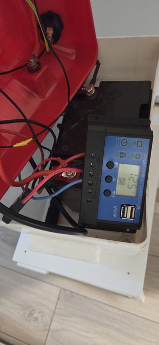 Sistem Energie Camping: Power Station 12V 28Ah GEL + Panou Solar pliabil 100W