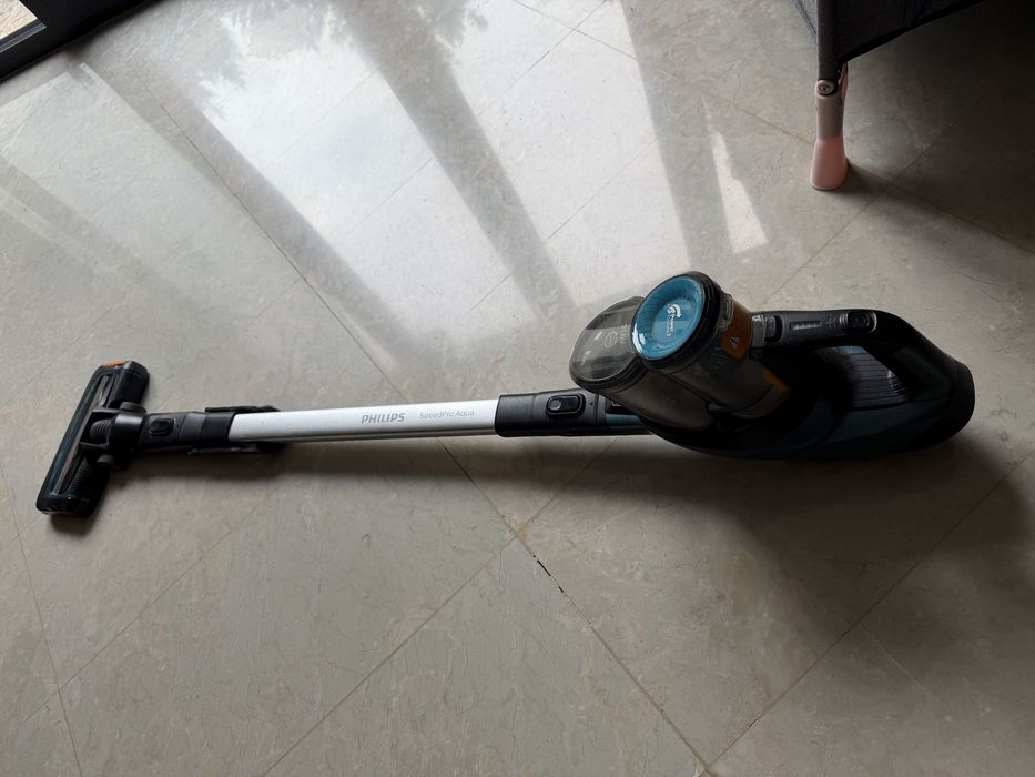 Безкабелна прахосмукачка Philips SpeedPro Aqua
