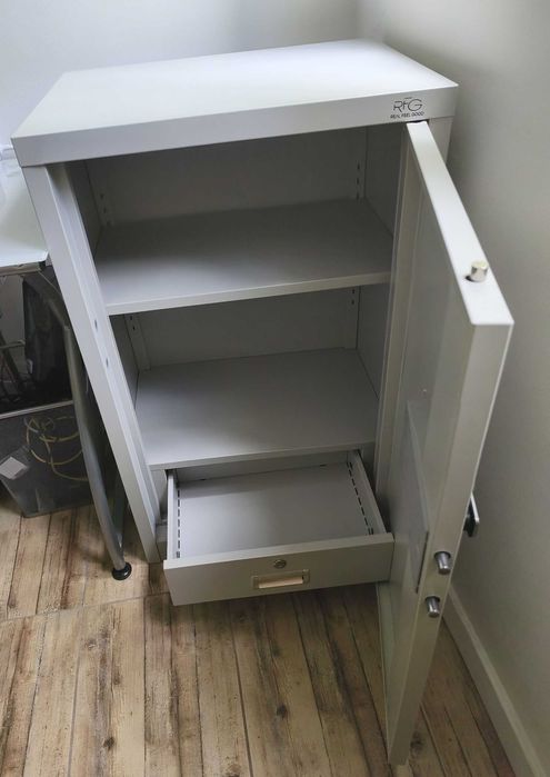 Офис метален шкаф със сейф и електронно заключване RFG (55x40x90 см)