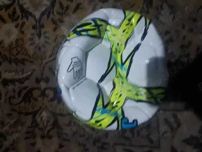 Minge fotbal -Banii merg la un baiat bplnav.