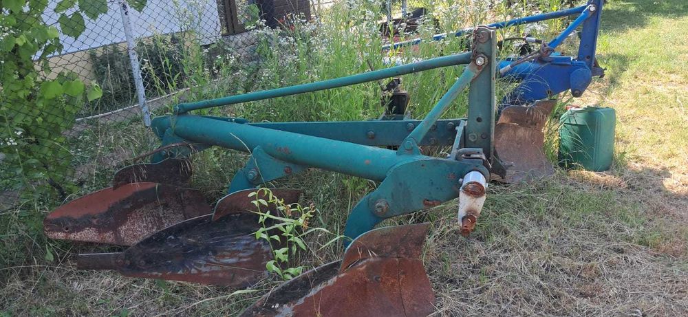 Tractor U650 , disc, plug si prasitoare 6 randuri