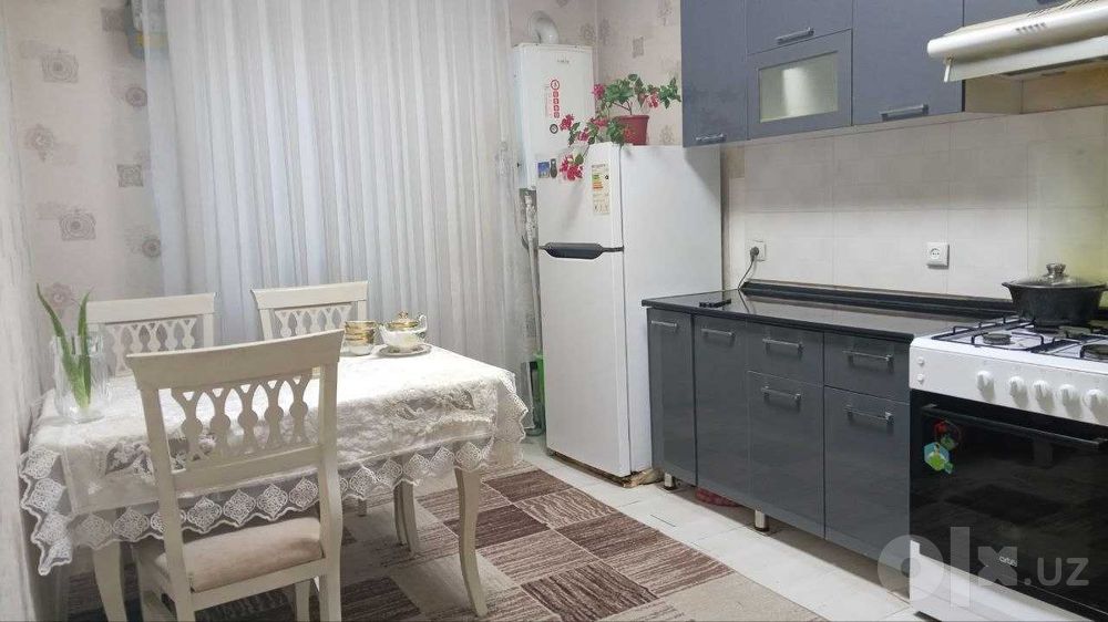 Уй сотилади 1 чи кават, Alfraganus тамон 2-хона, 50 м2+16 м2 подвал