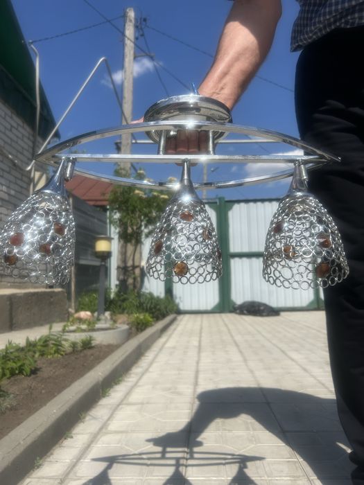 Продам люстры рабочие