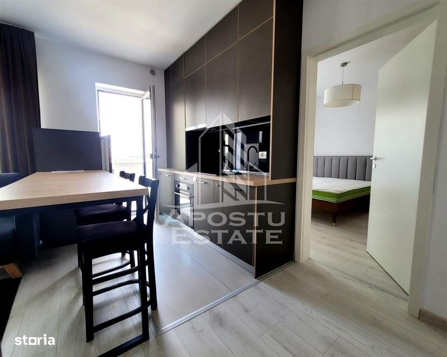 Apartament de inchiriat 3 camere, 2 bai si parcare, bloc nou,Aradului