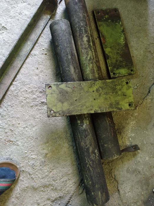 Металлический кругляк разных размеров.