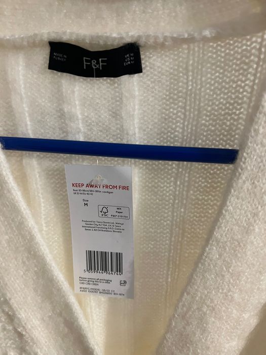 Bluză cu nasturi, cardigan alb