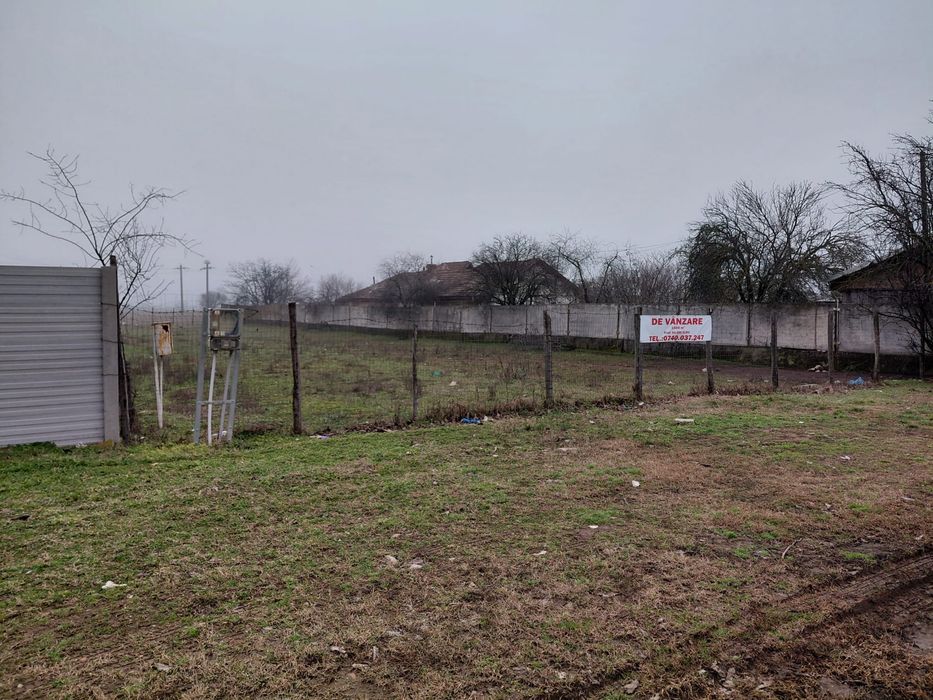 Teren intravilan 1500 mp