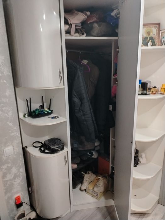 Продам угловой шкаф