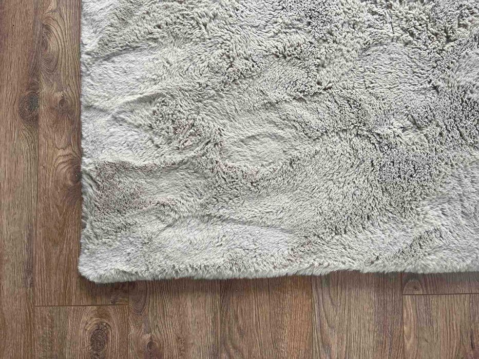 пухкав килим тип заешка кожа 160/220 бежов