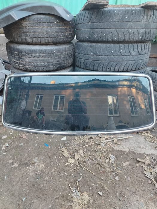 Продам стёкла от Волги 31105