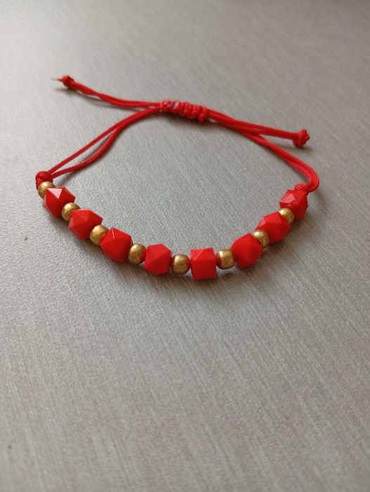 Ръчно изработени гривни