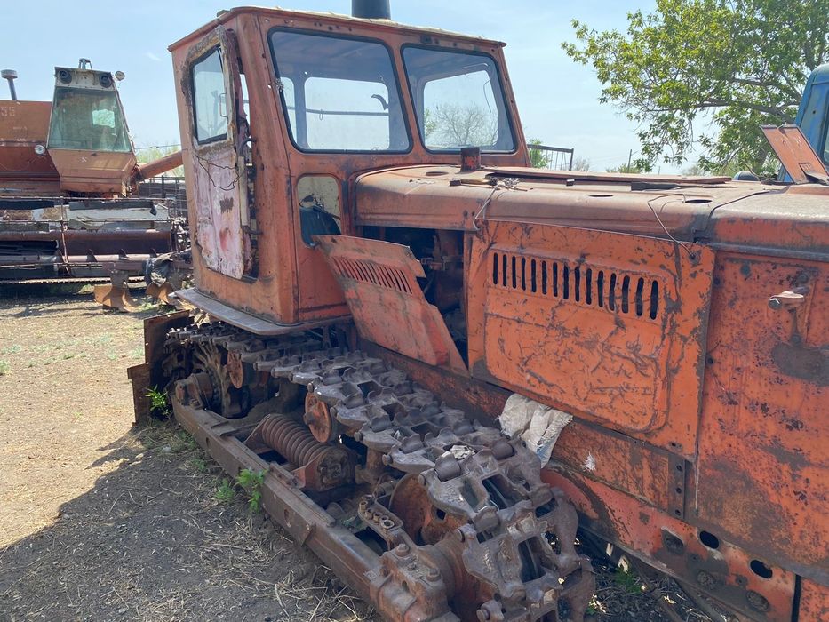 Трактор т-4 две штуки с документоми