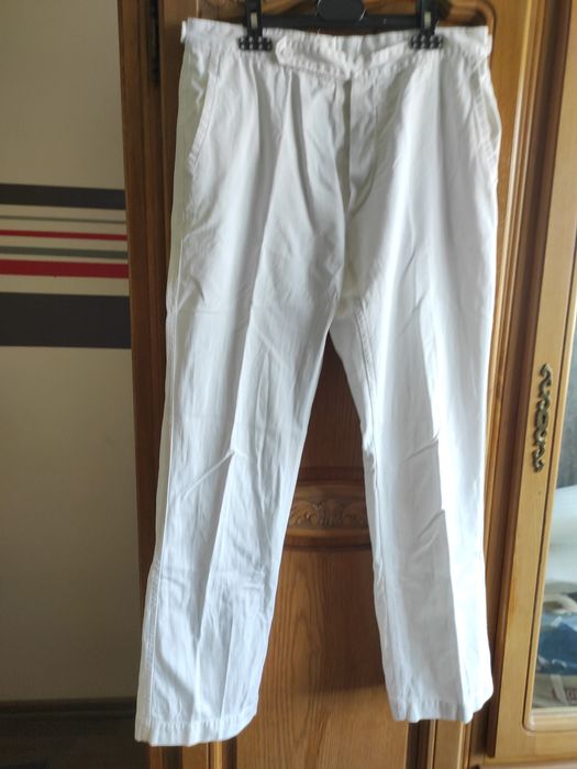 Pantalon specifici pentru medici si asistenti medicali