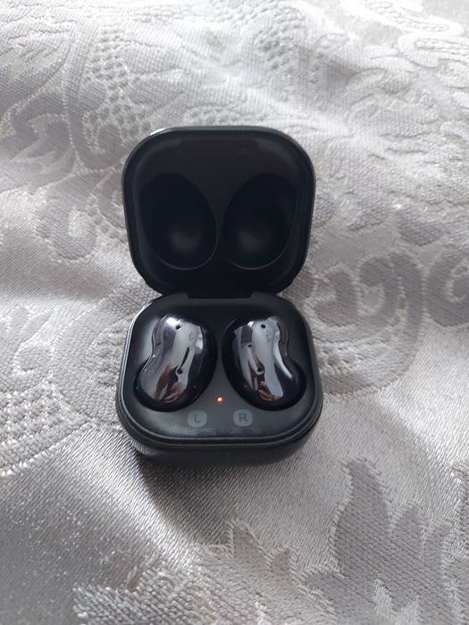 Наушники Samsung Galaxy Buds Live