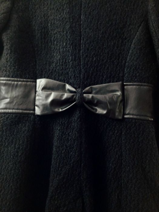 Дамско черно палто от букле с кожена панделка Radek's