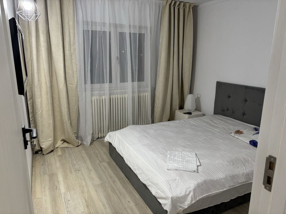 Apartament 4 Camere Utilat Mobilat Etaj 3 Zona Piata Centrala