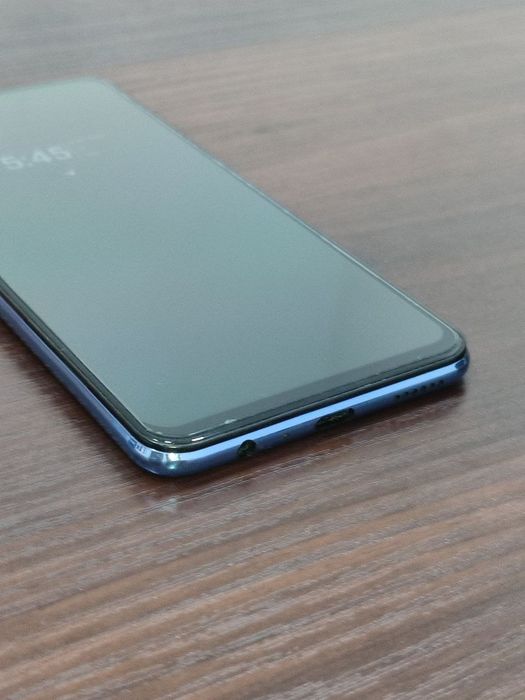 Vivo V21e ideal.