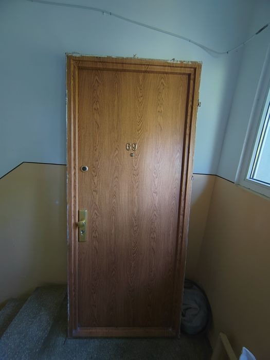 Vând ușa metalica Setum